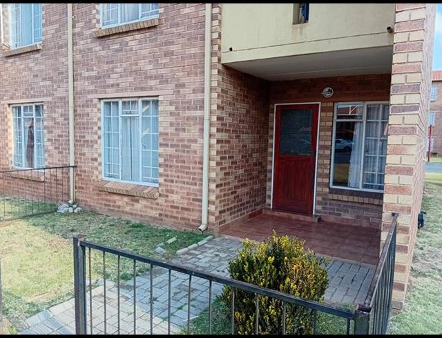 2 BEDROOM COMPLEX FOR SALE IN COMET